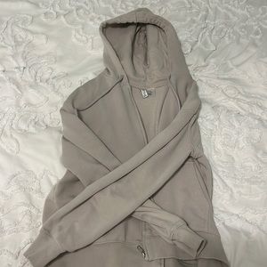 h and m tan oversized zip up 🤎